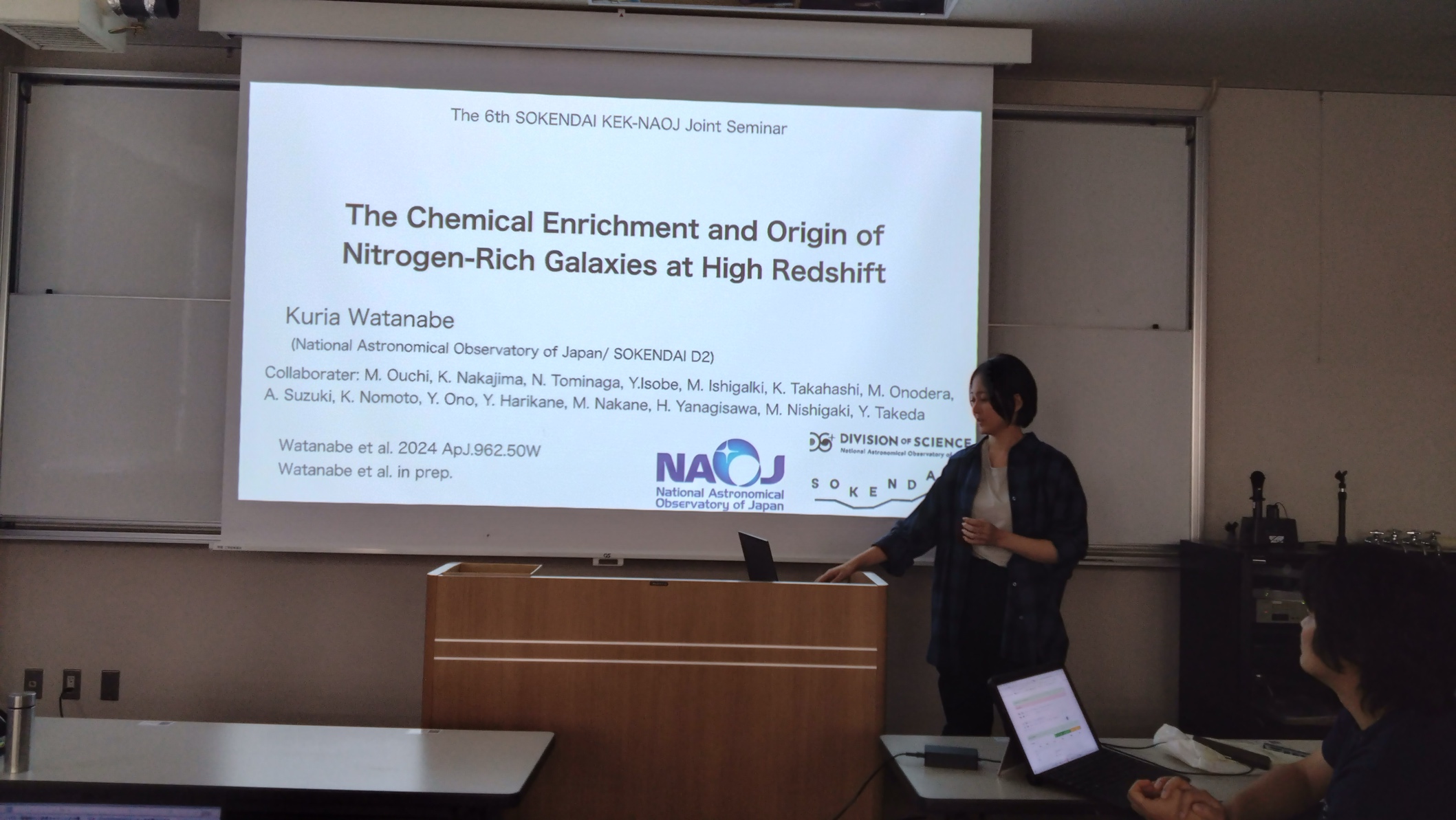 テレビを見ている人たち
AI 生成コンテンツは誤りを含む可能性があります。