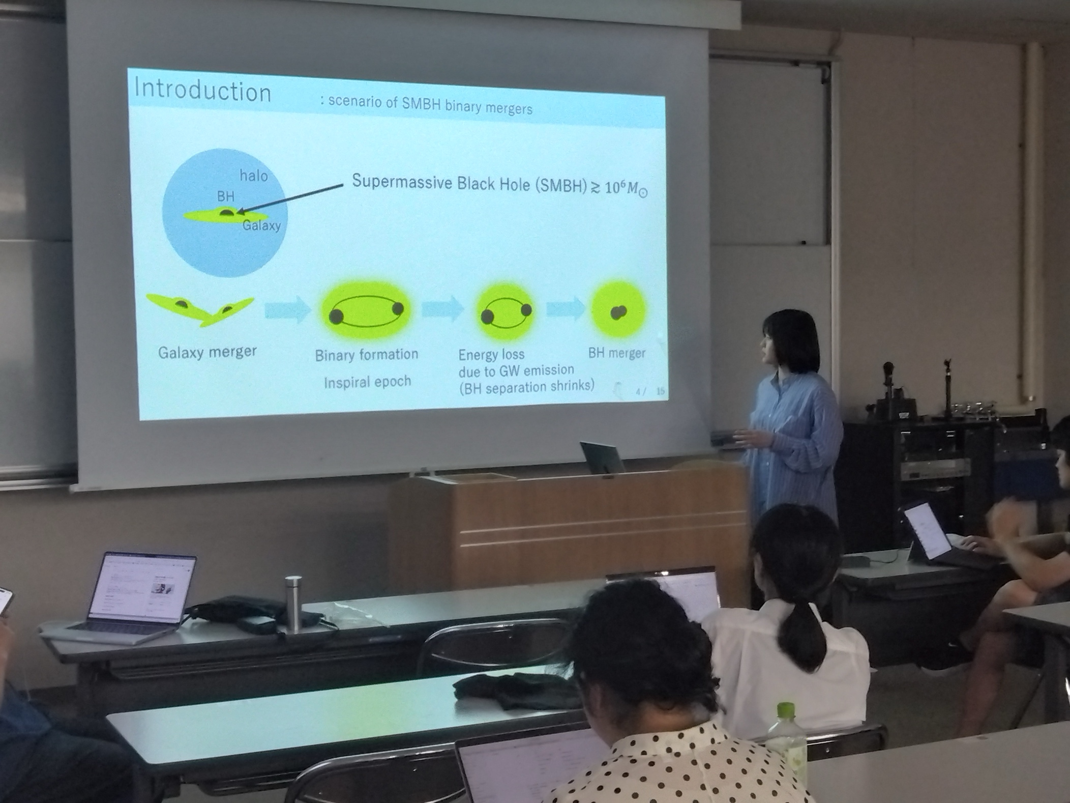 テレビを見る子供
AI 生成コンテンツは誤りを含む可能性があります。