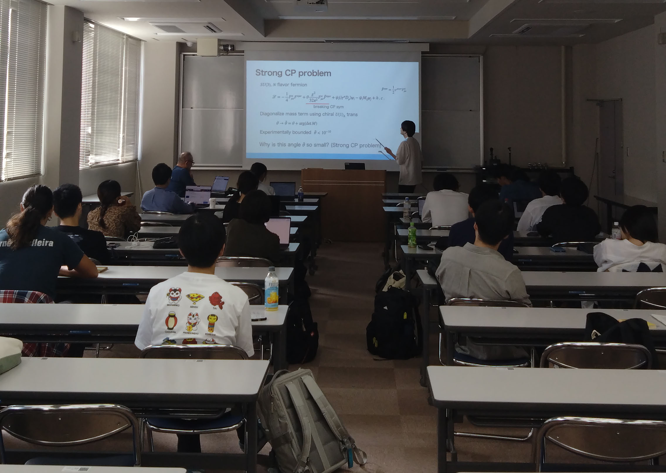 キッチンで作業をしている人
AI 生成コンテンツは誤りを含む可能性があります。