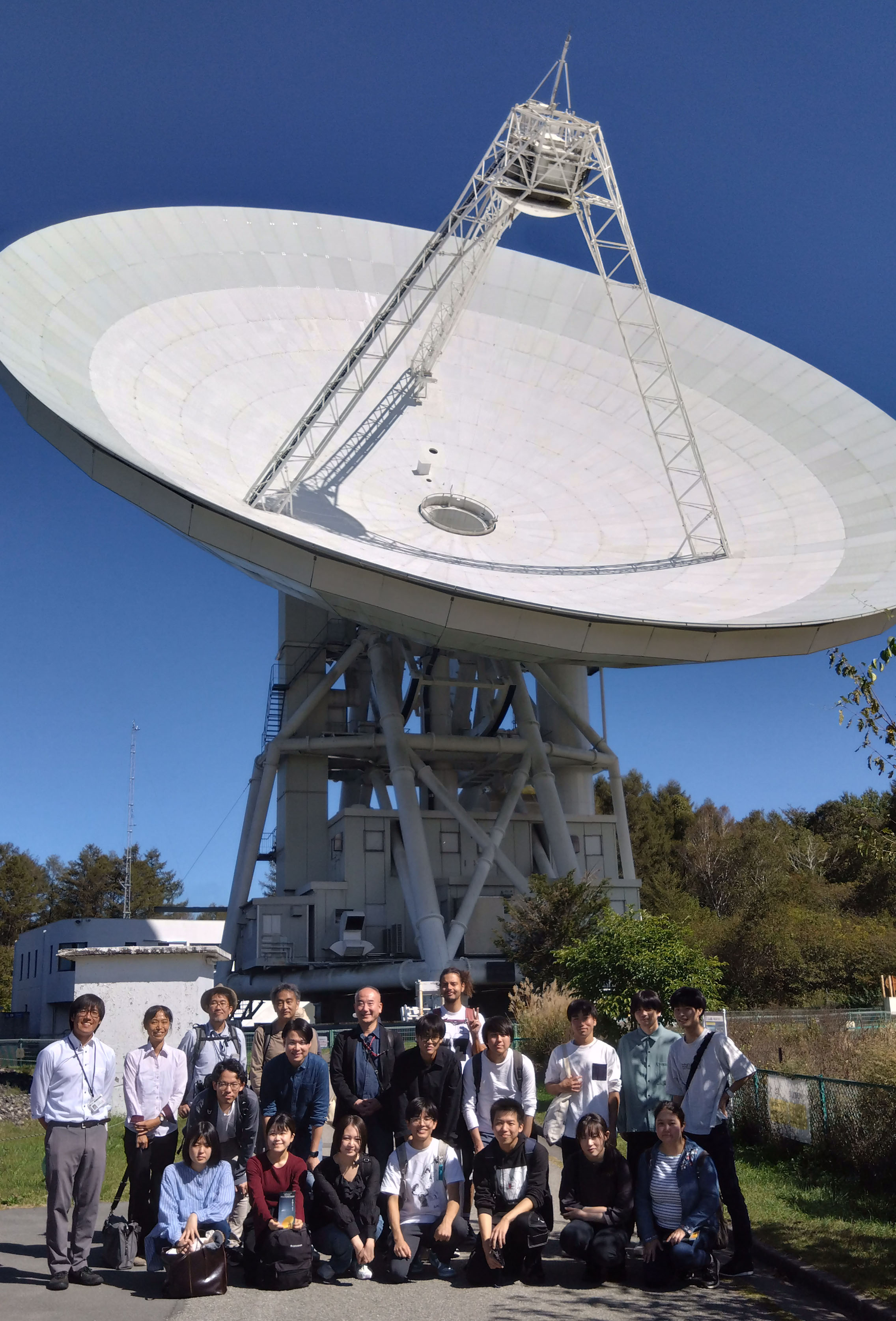 屋外, 望遠鏡, 道路, 民衆 が含まれている画像
AI 生成コンテンツは誤りを含む可能性があります。