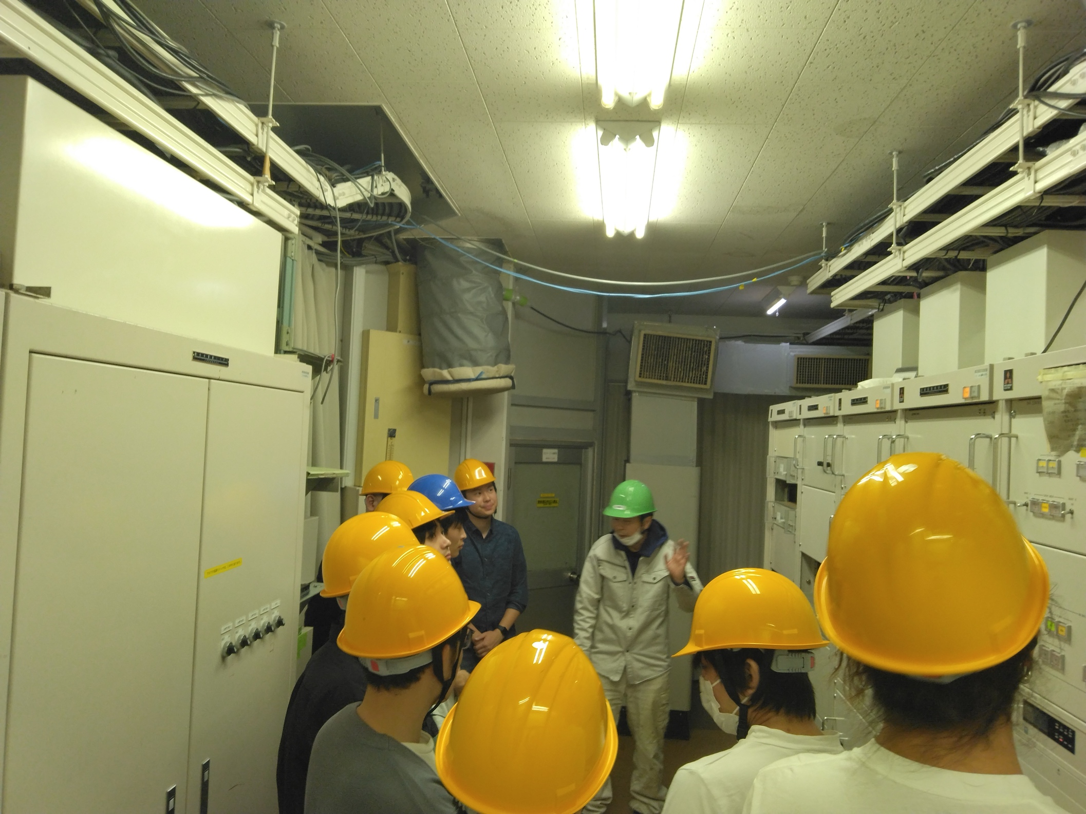 屋内, 天井, キッチン, 食品 が含まれている画像
AI 生成コンテンツは誤りを含む可能性があります。