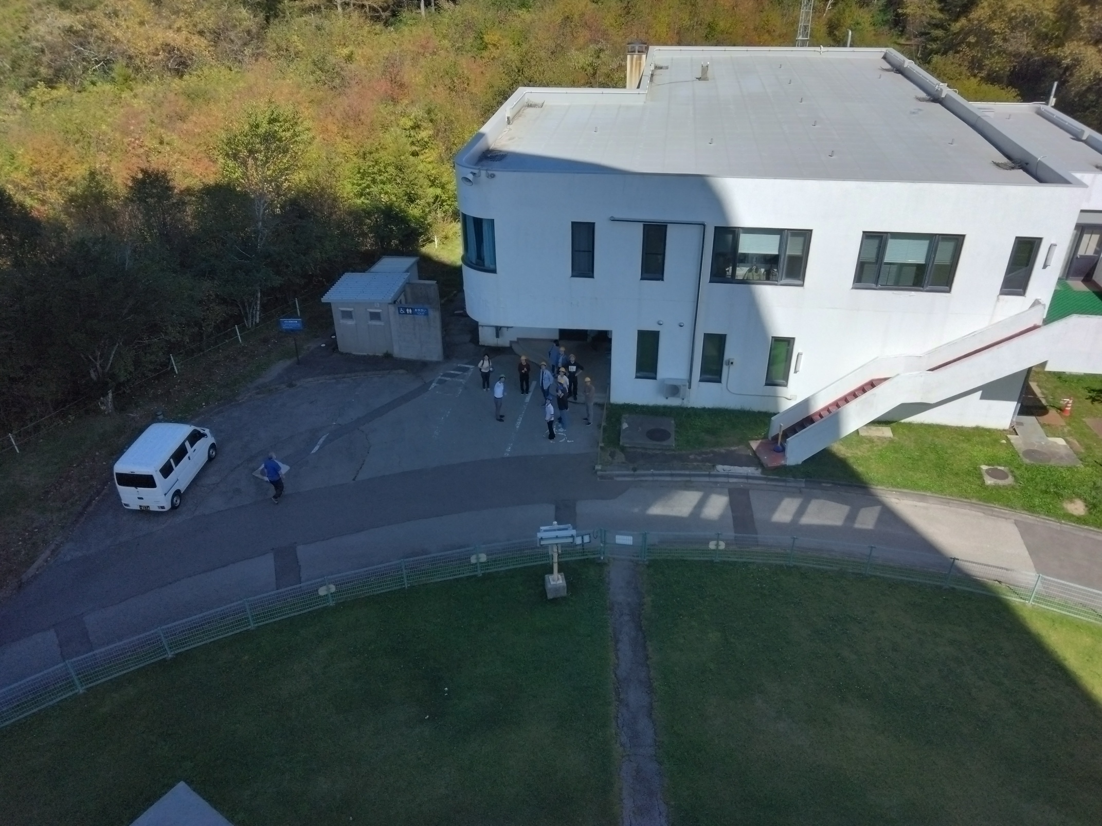 屋外, 草, 建物, ボート が含まれている画像
AI 生成コンテンツは誤りを含む可能性があります。