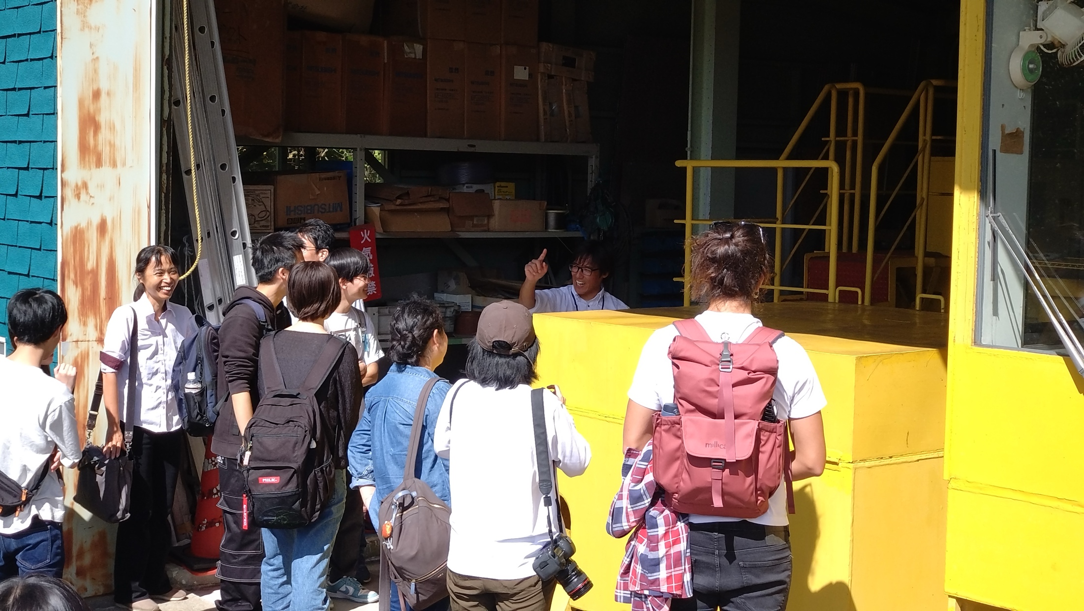 人, 屋外, 建物, グループ が含まれている画像
AI 生成コンテンツは誤りを含む可能性があります。